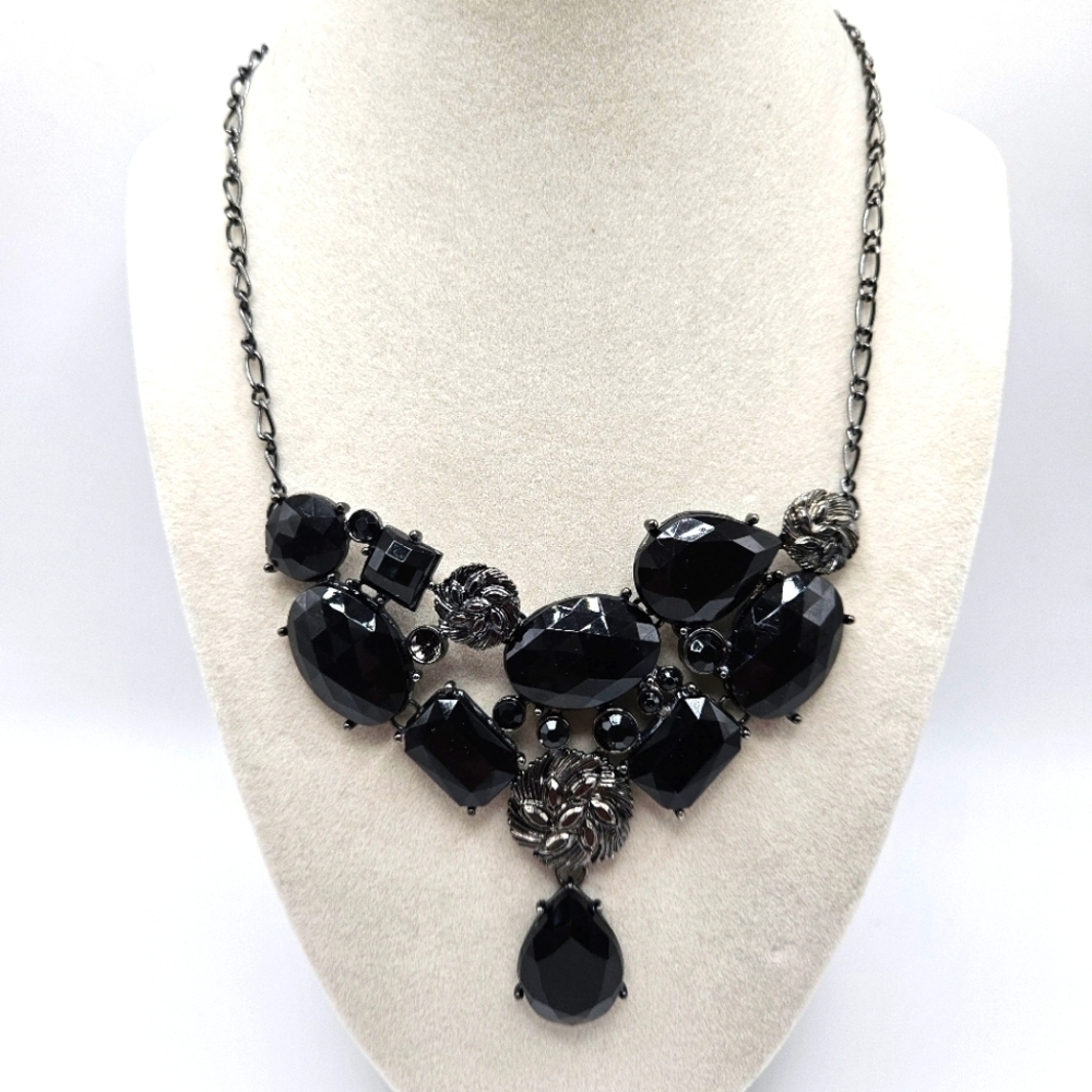 VINTAGE Avon Zoe Gunmetal Black Rhinestone Statement Bib Style Necklace Gothic